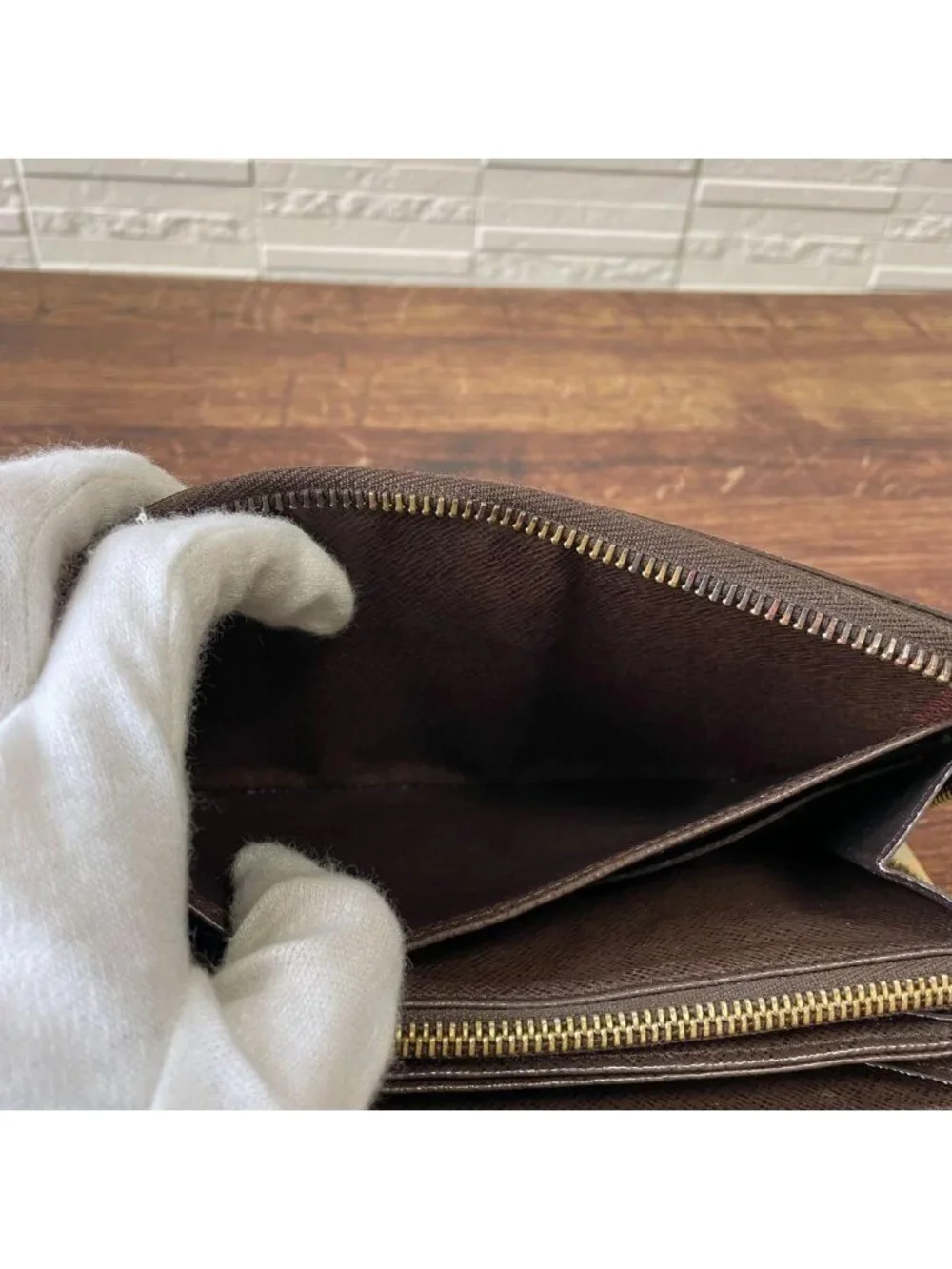 Louis Vuitton Damier Leather Zippy Wallet Brown